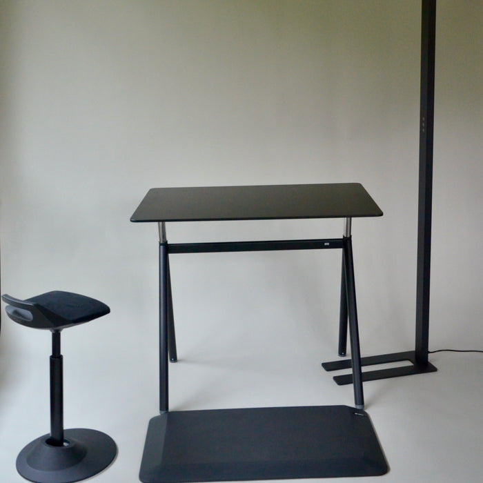 STANDUP mit Stehmatte & Stehhilfe MUVMAN in schwarz - Das BLACK Home Office Bundle mit MUVMAN, Stehmatte Kork oder MUVMAT und Schreibtisch in schwarz